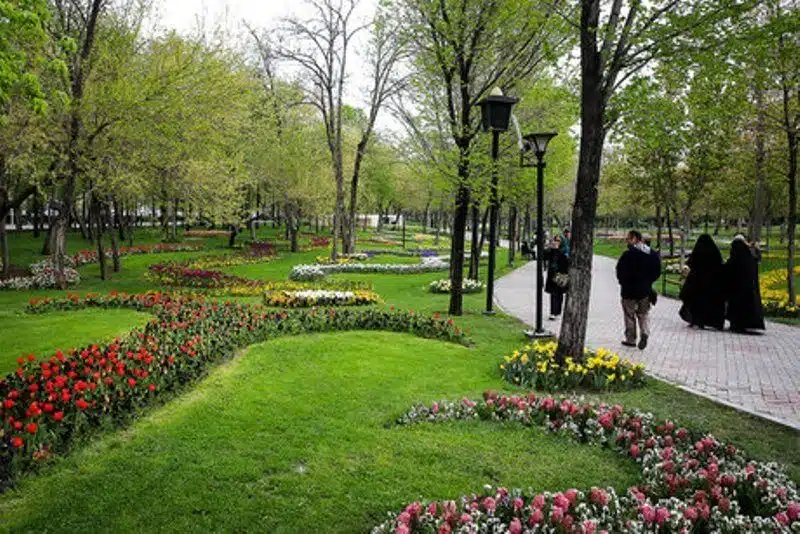 بوستان گلها همدان از پارک های خوب همدان