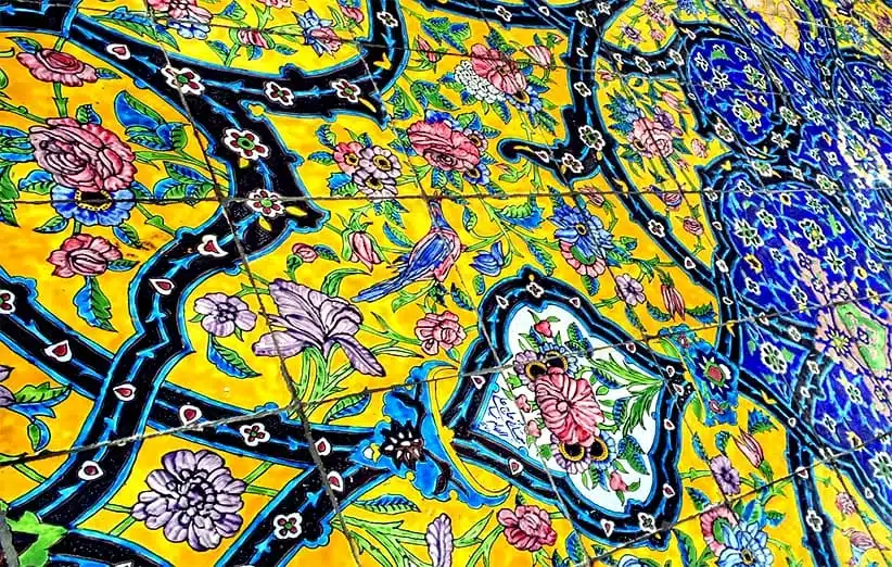 کاشی هفت رنگ از بهترین صنایع دستی در همدان