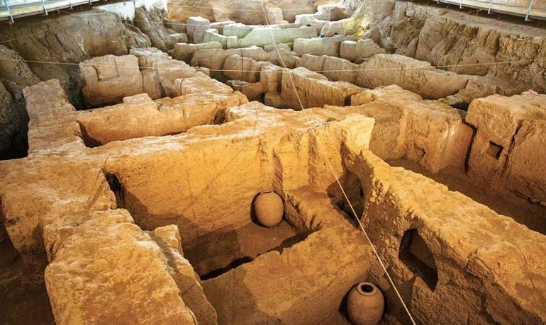 مجموعه تاریخی هگمتانه +جاهای دیدنی همدان