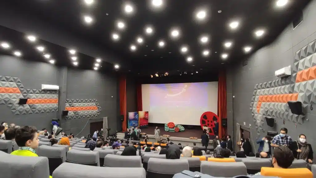 پردیس سینمایی مهر همدان از بهترین سینمای همدان