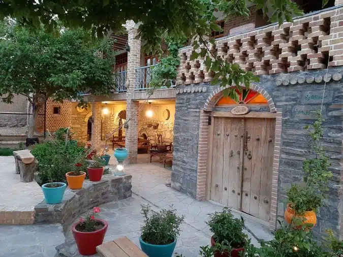 اقامتگاه بومگردی دولتسرا همدان
