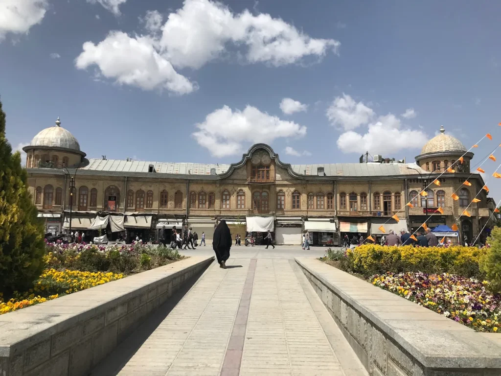 میدان امام خمینی +بهترین جاهای تفریحی همدان