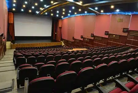 سینما فرهنگ از بهترین سینماهای همدان