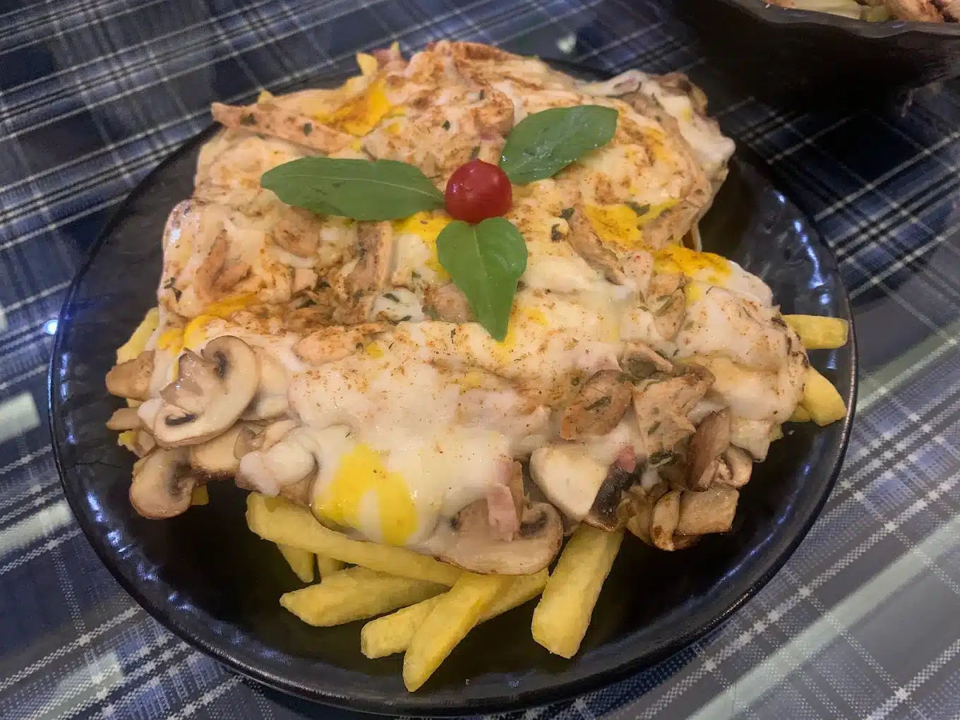 غذا در کافه رستوران پلاک ۲۱ همدان