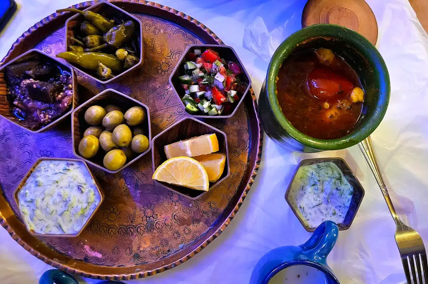 دیزی و غذای سنتی در رستوران اریاییان همدان
